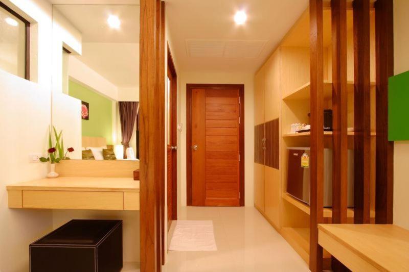 Kalim Beach Place Patong Bagian luar foto