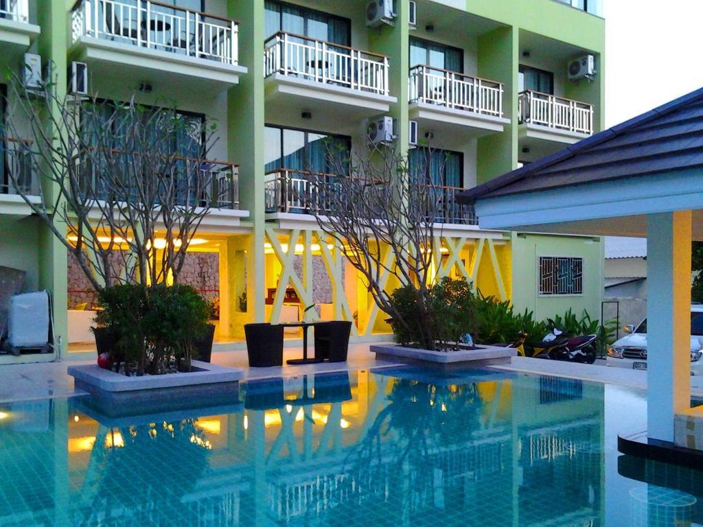 Kalim Beach Place Patong Bagian luar foto