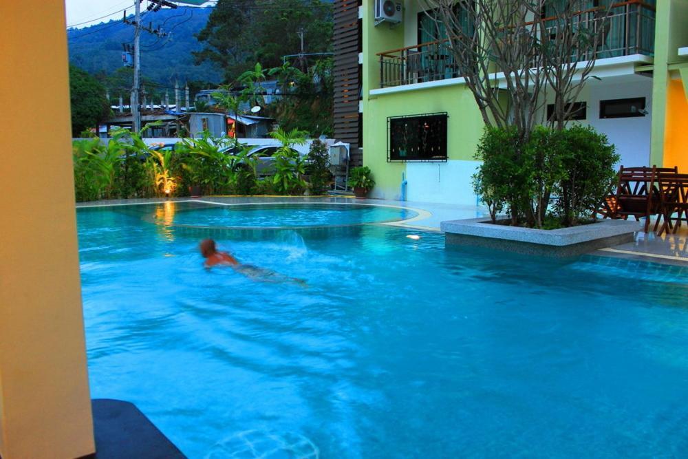 Kalim Beach Place Patong Bagian luar foto