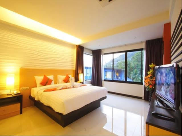 Kalim Beach Place Patong Bagian luar foto