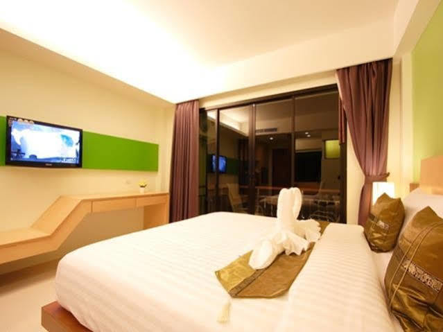 Kalim Beach Place Patong Bagian luar foto